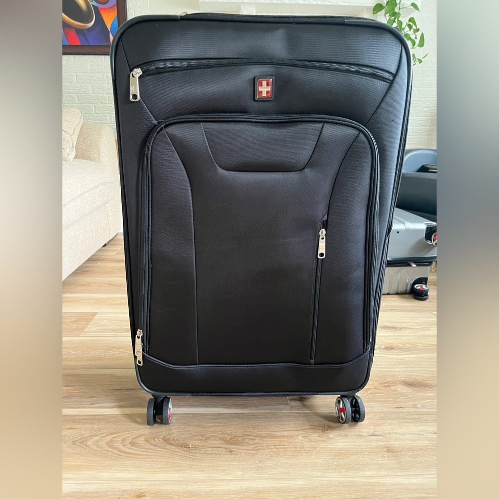 Black Swiss tech large suitcase